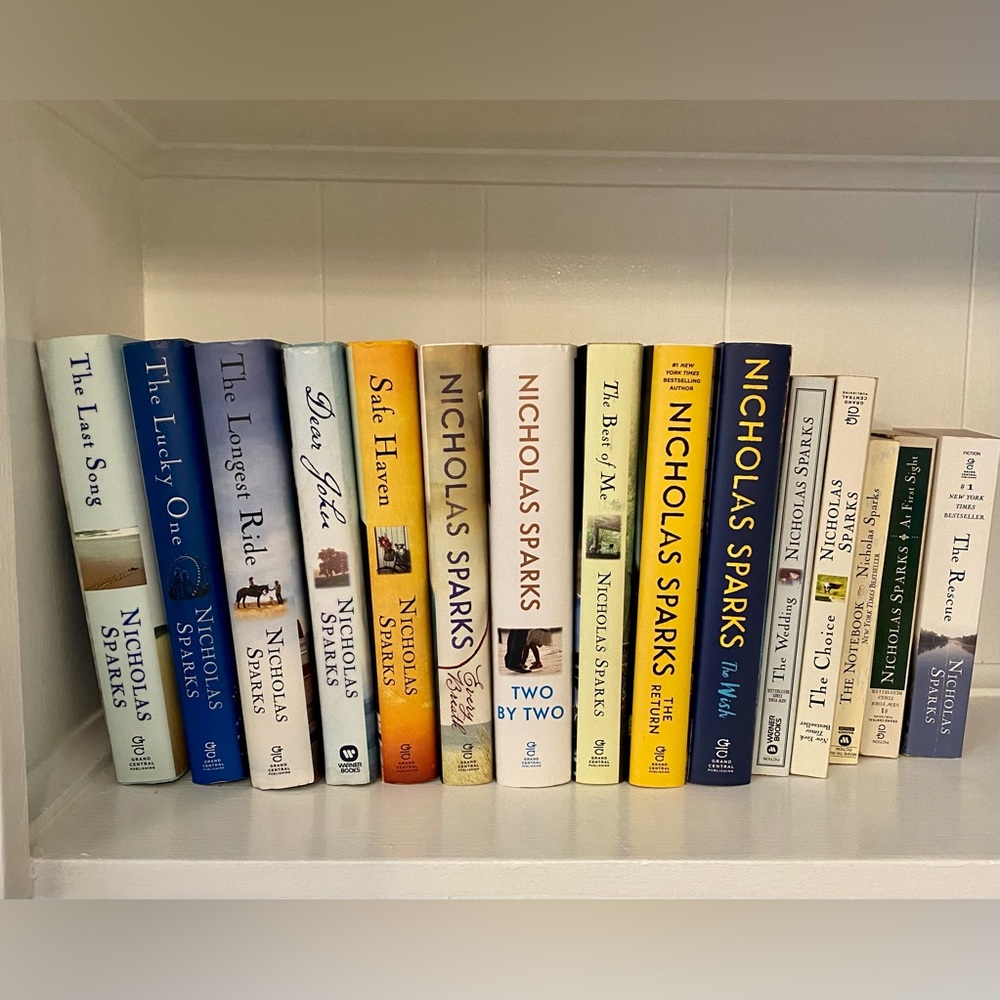 15 Nicholas Sparks novels. All books through 2022.